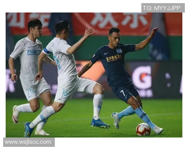 大连队迎战广东富力全力争胜展现球队实力与斗志 大连队迎战广东富力全力争胜展现球队实力与斗志